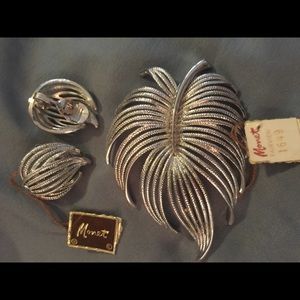 Vintage Monet leaf Broach & Earring Set new